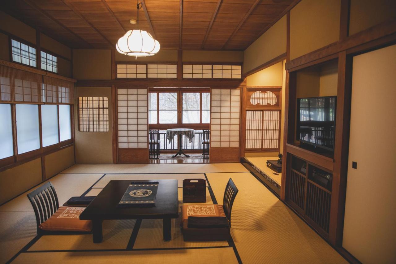 Hotel Arima Onsen Tocen Goshobo à Kōbe Extérieur photo A traditional Japanese room