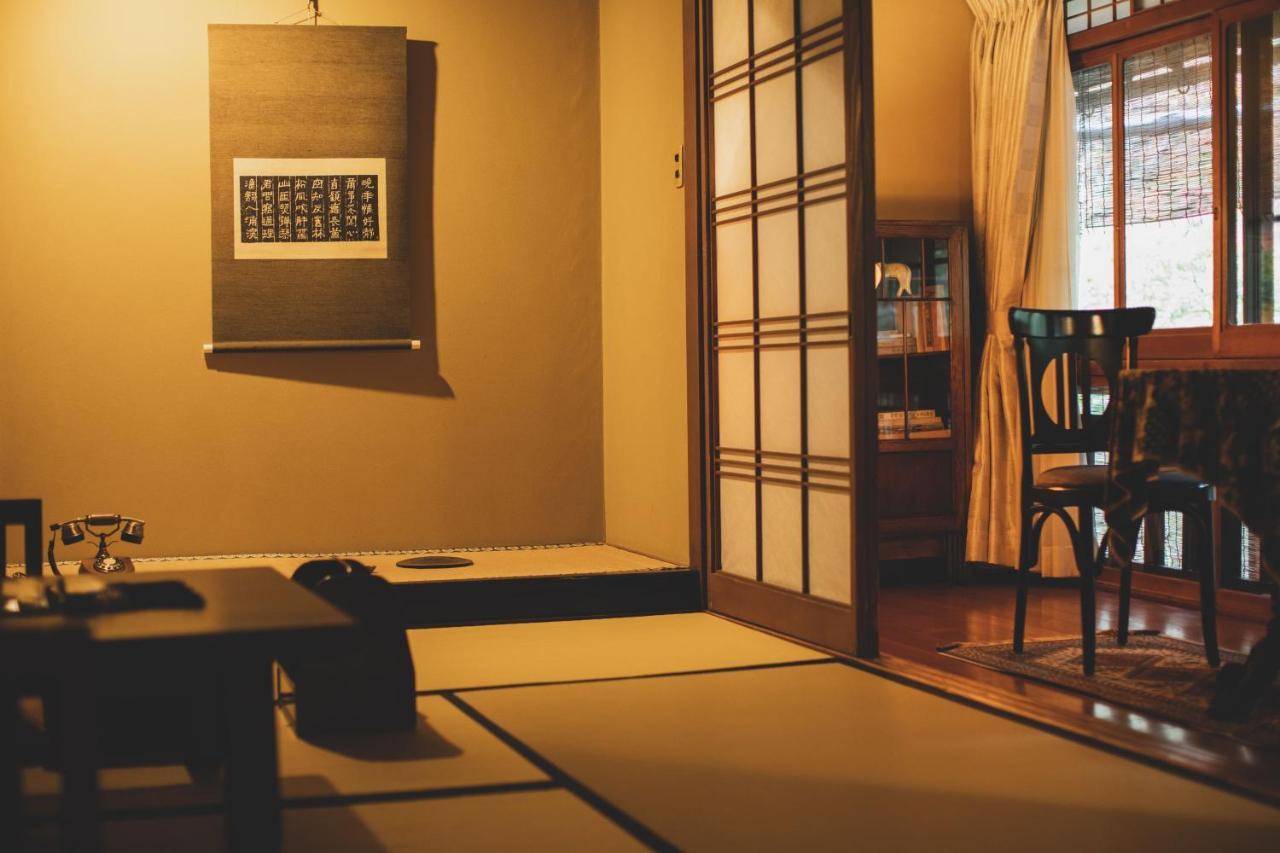 Hotel Arima Onsen Tocen Goshobo à Kōbe Extérieur photo A traditional Japanese room with a shoji
