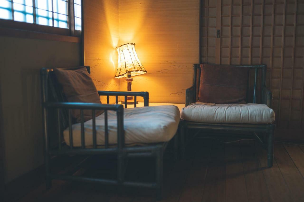 Hotel Arima Onsen Tocen Goshobo à Kōbe Extérieur photo A traditional Japanese room with a lamp